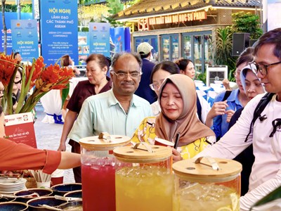 Trưng bày, giới thiệu ẩm thực, văn hoá Hà Nội chào mừng Hội nghị Lãnh đạo các thành phố ASEAN