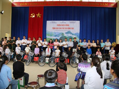 “Phiên chợ 0 đồng” hỗ trợ trẻ em có hoàn cảnh khó khăn xã Mường Khương