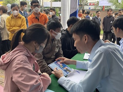 Bắt buộc đưa nội dung chăm lo, hỗ trợ NLĐ là người dân tộc thiểu số vào báo cáo định kỳ