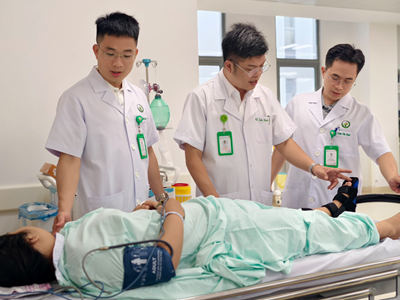 Tiếp nhận ca cấp cứu và thực hiện phẫu thuật đầu tiên tại Bệnh viện Hữu nghị Việt Đức cơ sở Ninh Bình
