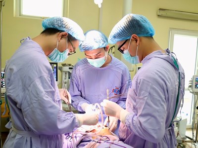 Người đàn ông mắc ung thư phổi dù đã bỏ thuốc lào 3 năm