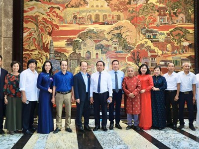 Bí thư Thành ủy Hà Nội: Trọng dụng trí thức, văn nghệ sĩ để kiến tạo động lực phát triển mới