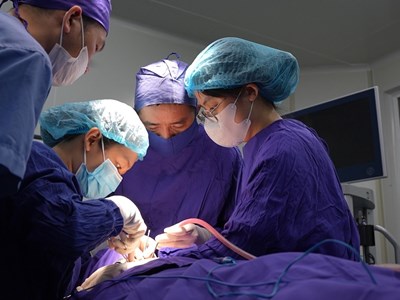 Sau hóc xương cá cần làm gì để không phải phẫu thuật?