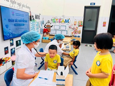 Hà Nội khám sức khỏe miễn phí cho trẻ em mầm non và học sinh phổ thông
