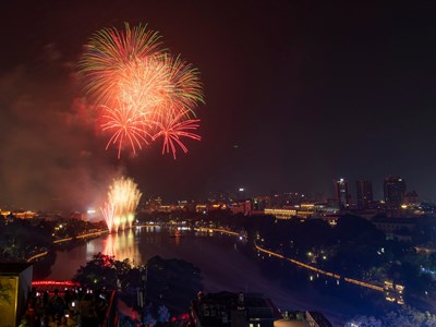 Hà Nội rực rỡ pháo hoa mừng Ngày Giải phóng Thủ đô