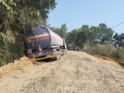  Quảng Nam đề xuất cấm xe chở quặng làm hư hỏng Quốc lộ 14D