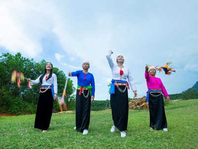 Rộn ràng đón Tết Độc lập cùng đồng bào Mường ở Trà Giang