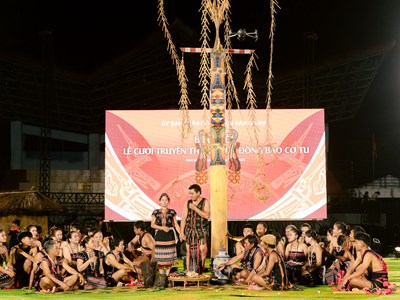 Xây dựng mô hình giữ gìn, phát huy nét đẹp văn hóa truyền thống của đồng bào Cơ Tu 