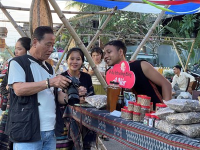 Khám phá chợ phiên xanh tại làng chài Tân Thành 