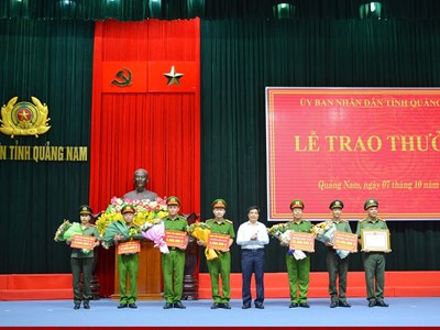 Khen thưởng nhiều tập thể, cá nhân Công an về thành tích đấu tranh với tội phạm 