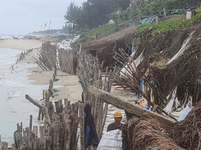 Công bố tình huống khẩn cấp sạt lở bờ biển Cẩm An, Hội An