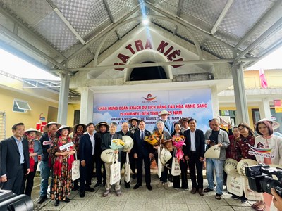 Đón đoàn khách hạng sang đường sắt đầu tiên của năm 2025