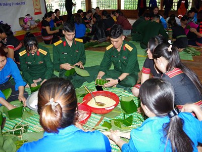 Ấm áp “Xuân đoàn kết- Tết thắm tình quân dân” ở Quảng Nam