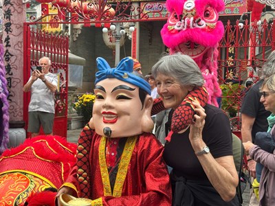 Du khách thích thú đón Tết Nguyên Tiêu ở Hội An