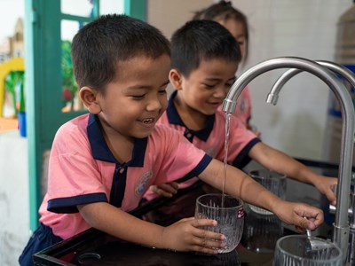 Hỗ trợ 10 hệ thống lọc, cải thiện chất lượng nước uống học đường tại Quảng Nam