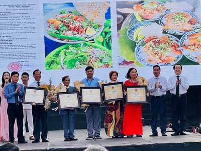 Đón nhận Quyết định công nhận Di sản văn hóa phi vật thể cho mỳ Quảng