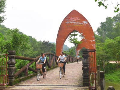 200 vận động viên tham gia giải đua xe đạp mở rộng “Về miền Di sản”