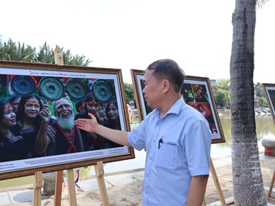 Tôn vinh bản sắc văn hóa và quyền con người qua ảnh 