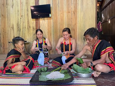 Đồng bào Ca Dong ở Cao Sơn làm du lịch cộng đồng
