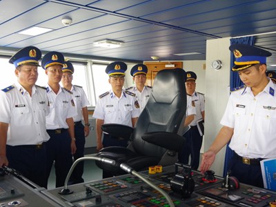 Kiểm tra công tác chuẩn bị cho tàu CSB 8002 thực hiện công tác đối ngoại quốc phòng 