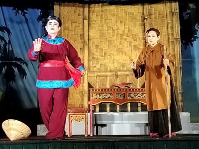 Đông đảo khán giả đến xem vở tuồng “Thoại Khanh-Châu Tuấn” 