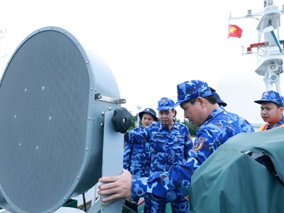 Tư lệnh Cảnh sát biển kiểm tra công tác phòng chống bão số 13 