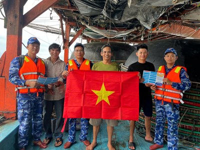 Vùng Cảnh sát biển 2 tổ chức nhiều hoạt động hưởng ứng Ngày Pháp luật Nước CHXHCN Việt Nam 