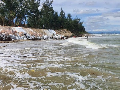 Công bố tình huống khẩn cấp sạt lở bờ biển phường Hội An Đông