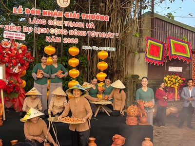 Làng gốm Thanh Hà đón nhận giải thưởng “Điểm du lịch cộng đồng tốt nhất” năm 2025