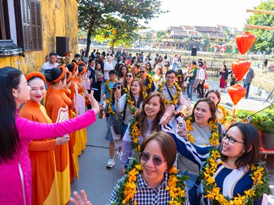 Đà Nẵng đón những đoàn du khách đầu tiên năm 2026