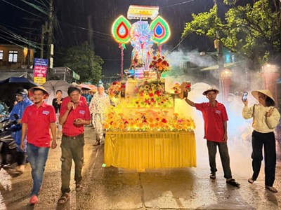 Độc đáo lễ rước Cộ Bà Chợ Được 