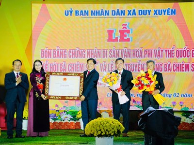 Rộn ràng khai hội Bà Chiêm Sơn đầu Xuân