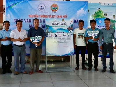 Ngư dân Cù Lao Chàm cam kết mang rác thải về bờ