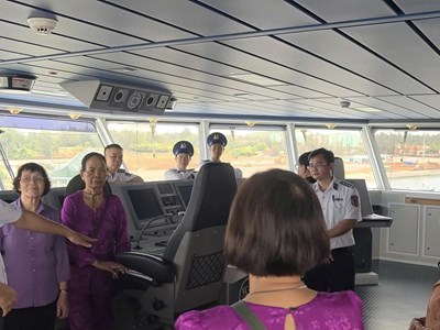 Bộ Tư lệnh Vùng Cảnh sát biển 2 tri ân người có công cách mạng 