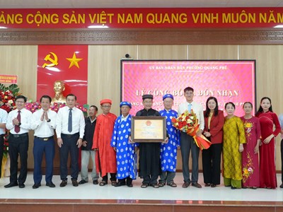 Đón bằng xếp hạng Di tích Mộ Án sát sứ Nguyễn Văn Xán