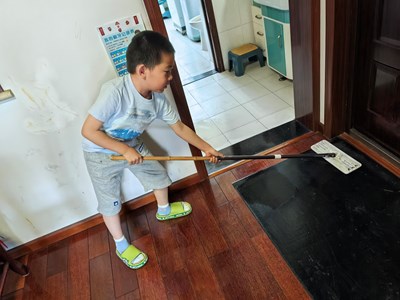 Nghiên cứu suốt 20 năm: Đứa trẻ biết làm việc nhà từ sớm thường có tương lai tài chính vững vàng nhất!