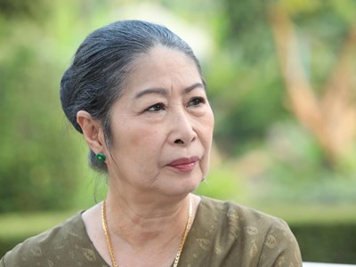 Nữ NSƯT chi 145 triệu cho con dâu sinh ở bệnh viện quốc tế, nhưng tuyên bố thẳng: Ở cữ tôi không làm việc này!