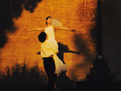 Từ tiếng Việt chỉ có một âm tiết nhưng diễn tả ranh giới mong manh giữa “có được” và “mất đi”, tiếng Anh không có từ tương đương