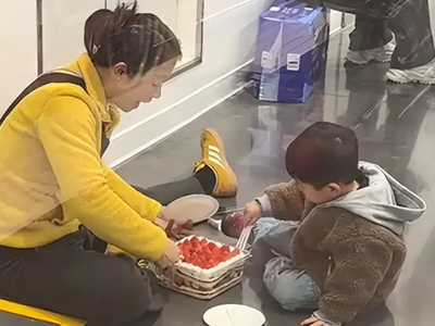 Hơn 1 triệu người thừa nhận ghen tị khi xem clip hai mẹ con ăn bánh giữa siêu thị