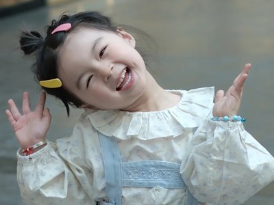 Con càng yêu bạn, 3 “hành động nhỏ” này càng không thể che giấu, vậy mà nhiều cha mẹ vẫn vô tâm nổi giận