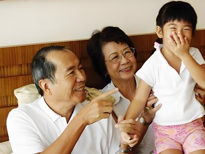 Chuyện lạ mà thật: Trẻ do ông bà nuôi dạy thường không thoát khỏi 3 đặc điểm này! Con bạn có mấy điều?