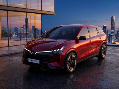 VinFast VF 8 mới ra mắt: Sạc dưới 30 phút, chạy 500 km, nâng cấp công  nghệ ADAS