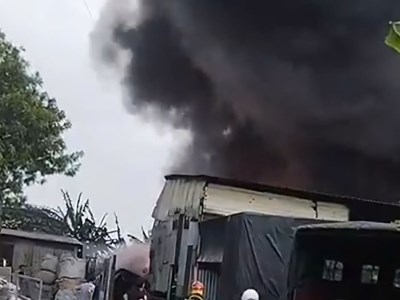 TP Hồ Chí Minh: Cháy lớn nhà xưởng nhựa ở Hóc Môn, thiêu rụi nhiều tài sản