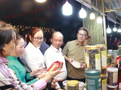 Hà Nội giới thiệu sản phẩm OCOP gắn với văn hóa các tỉnh miền Trung và Tây Nguyên