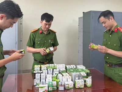 Đẩy mạnh đấu tranh ngăn chặn, đẩy lùi buôn lậu, gian lận thương mại và hàng giả