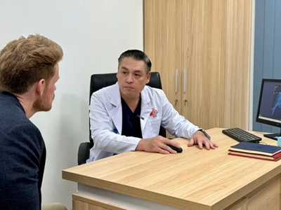 Bệnh viện Bình Dân phẫu thuật thành công ca hẹp niệu đạo phức tạp cho bệnh nhân người Mỹ