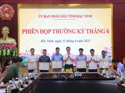 Khen thưởng các hộ có thành tích trong thi đua thực hiện Dự án Vành đai 4 - Vùng Thủ đô Hà Nội