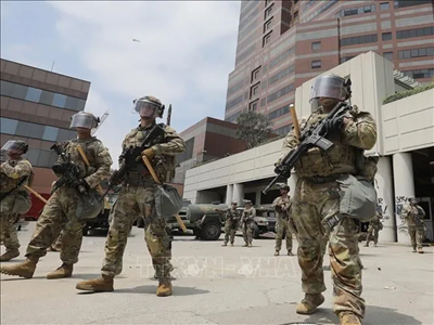 Nhiều nước cảnh báo công dân trước căng thẳng tại Los Angeles, Mỹ