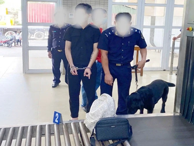 Bắt giữ đối tượng vận chuyển gần 2kg ma túy qua cửa khẩu quốc tế Mộc Bài