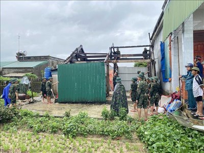 Bão số 1: Lốc xoáy làm tốc mái hơn 30 nhà dân tại Hà Tĩnh